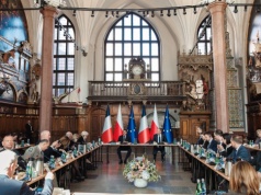 Francja w wyścigu o budowę elektrowni jądrowej w Polsce. Co ustalili Tusk i Macron?
