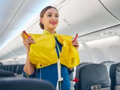 Dlaczego personel pokładowy wita się z pasażerami? Zanim usiądziesz w fotelu, już coś o tobie wiedzą