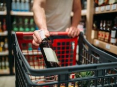 Koniec epoki "ze mną się nie napijesz"? Ekspertka: Zmiana jest ogromna