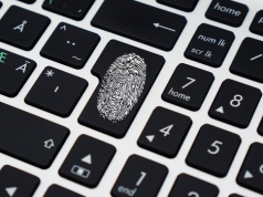 Twoja tożsamość jest celem. Na celowniku hakerów są agenci AI i biometria