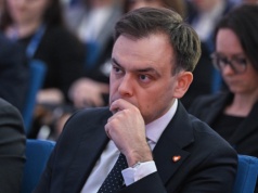 Deficyt fiskalny w Polsce ma w tym roku spaść, ale będzie najwyższy w UE