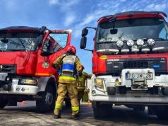 Pożar przy szkole. Akcja strażaków