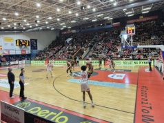 Osłabiony Trefl lepszy od Czarnych w derbach Pomorza. Nie przeszkodziły pudła z rzutów wolnych