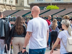 Poduszka finansowa w wieku 20, 30, 40 i 50 lat. Tyle warto mieć na koncie