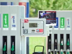 Nowe ceny paliw od 28 kwietnia. Rząd dokręca śrubę, a kierowcy drżą przed majówką