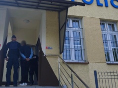 Kurs przez wieś, kierunek: areszt. Policjanci znaleźli kokainę w peugeocie 30‑latka FOTO/VIDEO