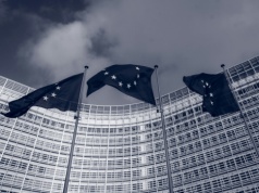 Apple krytykuje przegląd DMA. „Europa skupia się na regulacjach kosztem innowacji”