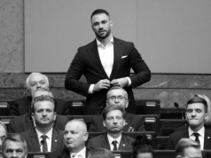 W dzień pogrzebu Łukasza Litewki zrobiono to na dachu Sejmu. Poruszające