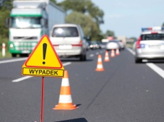 Zielona Góra. Wypadek na DK27. Zderzyły się trzy samochody. Droga zablokowana