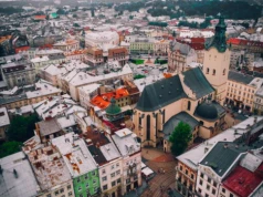 Rosja niszczy budynek kościoła na Ukrainie już drugi raz