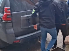 Atak z użyciem rozbitej butelki na os. Mazurskim. 39-latkowi grozi surowa kara