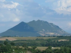 Monte Soratte koło Rzymu. Ośrodek przyrody, historii i antycznych wierzeń