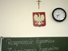 To nie koniec sprawy nauczycielki z Kielna, która wyrzuciła krzyż do kosza na śmieci