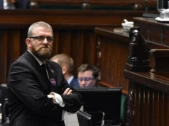 Sondaż. Wzrost poparcia partii Brauna. Traci PiS