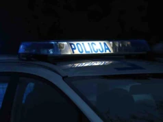 Pijany kierowca zasnął za kierownicą na stacji paliw. Wcześniej jechał slalomem drogą wojewódzką