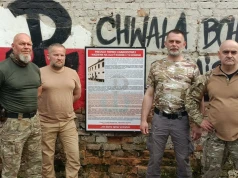 Mural i tablica w Koninie. Upamiętnienie więzienia przy ul. Wodnej