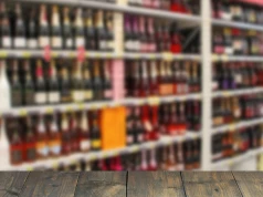 „Brzękule” zalewają sklepy w Polsce. Po alkotubkach producenci znaleźli nową żyłę złota