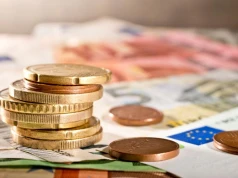 Taniejąca ropa umacnia złotego. Kurs euro zmierza ku lokalnym minimum