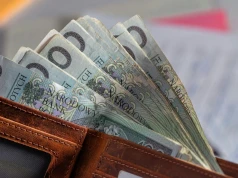 3386 złotych świadczenia pielęgnacyjnego. Ci Polacy dostaną je bez względu na dochód