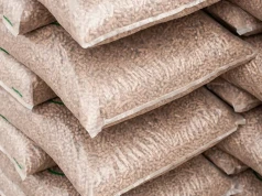 Dwa worki pelletu ważyły tyle samo. Jeden spalił się nawet o 10 godzin szybciej