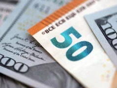 Kurs euro walczy o przełamanie. Rynek dyskontuje otwarcie Cieśniny Ormuz
