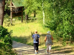 Urlop tańszy o 600 zł? Rząd ogłosił nowy program. "Czek Turystyczny" trafi do dwóch grup