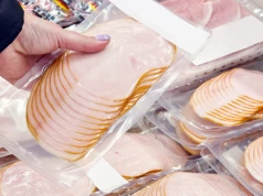 Wędliny z marketu sprawdzone. Omijaj z daleka: sklejane z odpadków mięsnych