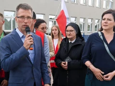 Różaniec przed szpitalem przy al. Kraśnickiej w Lublinie. Uczestnicy protestowali przeciwko aborcji