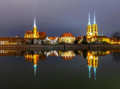 Polacy ruszają na długi weekend. Nad morzem coraz mniej miejsc, ale okazje wciąż cze…