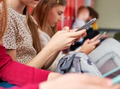 Kary, weryfikacja wieku i zakaz telefonów. 2 czerwca internet i szkoły na rządzie