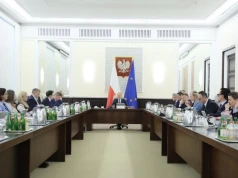 Rząd zdecydował. Od 1 września zakaz używania telefonów w szkołach. Będzie też większa ochrona małoletnich przed dostępem do treści pornograficznych w internecie