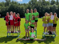 Dziewczyny ze Strzałkowa z Mistrzostwem Rejonu w Trójboju LA. Świetne wyniki indywidualne sportowców z Powiatu Słupeckiego.