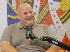 Big John bije rekord Guinnessa, wymieniając najwięcej chińskich dań na wynos w ciągu 30 sekund