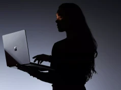 Microsoft pokazuje Surface Laptop Ultra. Napędza go nowy chip Nvidii.