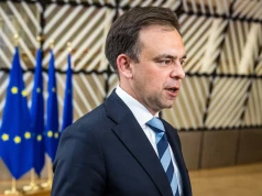 Weto oznacza straty dla budżetu? Domański krytykuje prezydenta