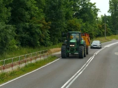 Czy prawo jazdy kat. B uprawnia do jazdy ciągnikiem? Ten szczegół decyduje o wszystkim