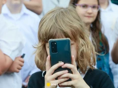 Rząd szykuje zakaz telefonów w podstawówkach. Oni to już przetestowali i mają wnioski