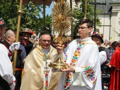 Nuncjusz w Poznaniu, arcybiskup Belgradu w Gdańsku. Jak będzie wyglądało Boże Ciało w polskich diecezjach?