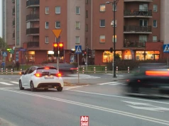 Czy za wjazd na czerwonym świetle zawsze grozi mandat? Jest kilka wyjątków