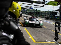Peugeot świętuje 100 lat w Le Mans. Bolid 9X8 chce powalczyć o podium