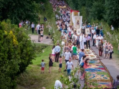 W Boże Ciało nie wolno było kosić ani prać. Czego bali się rolnicy?