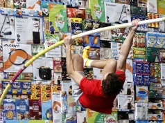 Lidl rzuca wyzwanie mistrzowi. Mondo Duplantis skacze nad ścianą produktów!