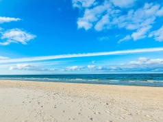 Morze Bałtyckie skrywa prawdziwe skarby. Dzikie plaże w Polsce bez tłumów