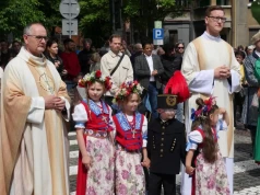 Ulicami centrum Katowic przeszła centralna procesja Bożego Ciała