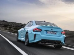 BMW M2 zyskało napęd na cztery koła. Jest szybsze, ale i rzecz jasna droższe