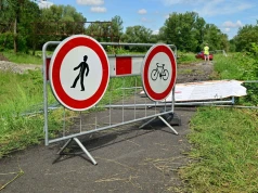 W Karwinie ruszyła budowa nowej kładki. Miasto apeluje do rowerzystów o respektowanie zakazu wjazdu