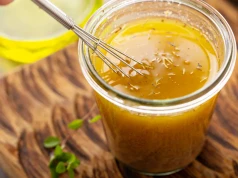 Winegret. Jak zrobić prosty sos vinaigrette i jak stosować w kuchni?