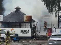 Pożar w Chałupach. Kłęby dymu nad dworcem kolejowym