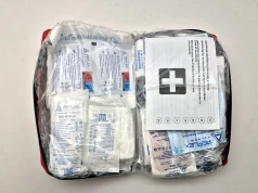 O co chodzi z obowiązkowymi apteczkami w samochodzie? Jedyne wiarygodne wyjaśnienie.