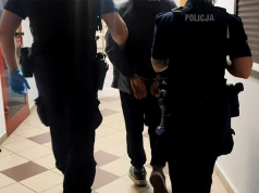 Wschowa. Uderzył w brzuch kierowniczkę pociągu, sam poddał się karze
